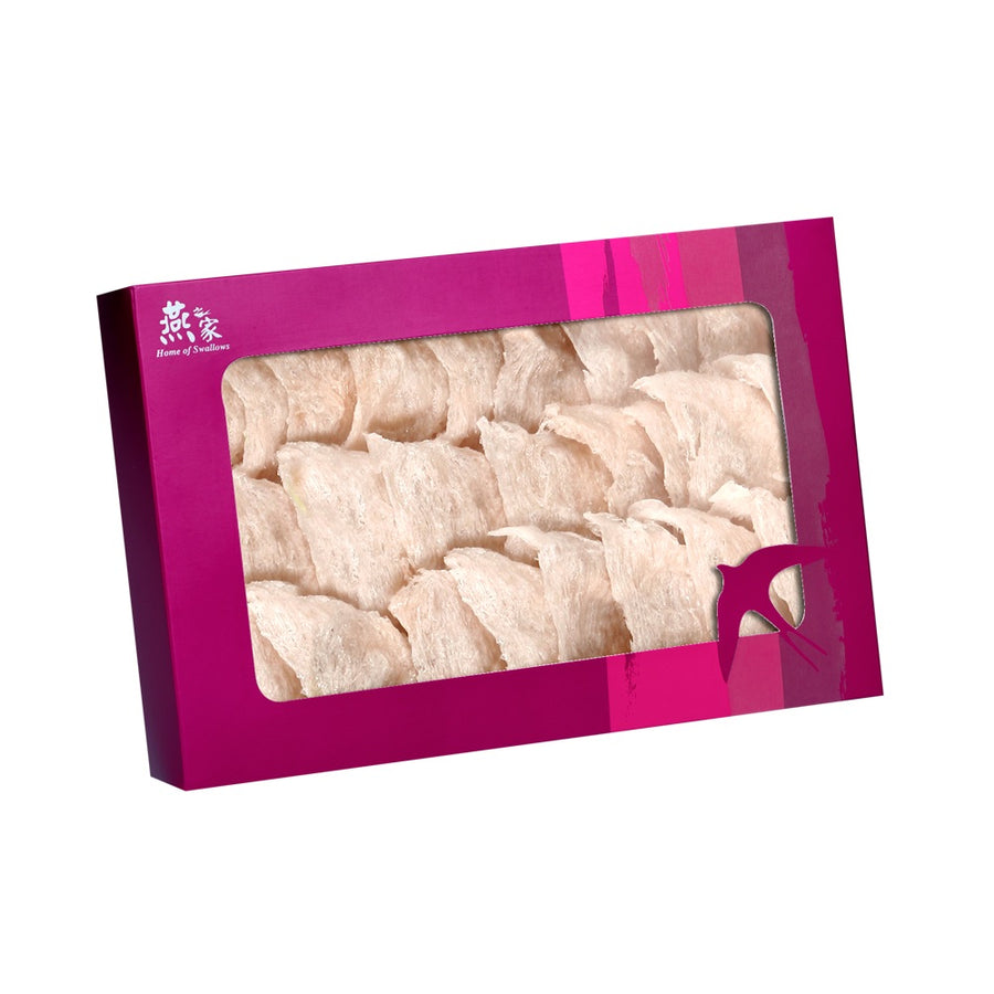 燕之家精選官燕盞 含有豐富蛋白質、多種氨基酸,長期食用除可滋潤養顏外,更能加強肺部健康,促進人體組織強健,從而達到防衰老功效,常服可永保青春美麗!採用百分百印尼純正官燕,並完整保留燕窩精華與清香口味。全部均於香港製造,不含化學添加劑、人工調味料或防腐劑,確保優質可靠,信譽良好。 建議食用前先以開水浸發2-4小時,挑除雜質,再以開水過濾,然後瀝乾備用;將已浸發好、瀝乾之燕窩放入燉盅,再加入鮮奶及冰糖隔水慢火燉30分鐘即可。保存方法為放置於陰涼乾燥處,避免陽光直接照射。 燕之家燕窩來自何處? 我們的燕窩原料皆來自東南亞,主要以馬來西亞與印尼為主。 因為燕窩的貨源有限,會因應需求來進口,每一批貨皆經過正式報關檢驗進口,安全無虞。