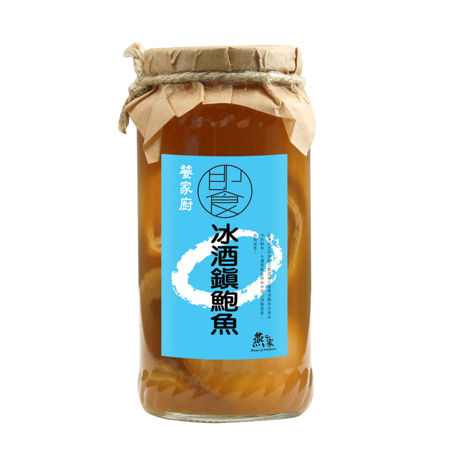 選用生長於紐西蘭以南、水清海澈之南冰洋深海鮑魚,鮑味濃郁,肉質纖細! 堅持每隻鮑魚,以雙手輕柔地反覆清洗按摩多天,令每顆鮑魚入口質感更加軟嫩,是男女老幼、四季皆宜之養生食材。 日本清酒溫和芳醇、俄羅斯伏特加酒香濃郁,以黃金比例調配,細意浸醃慢煮來自南冰洋的深海鮑魚,令清醇和之酒香透徹地滲入每顆鮑魚,醇酒配海鮮,完美地突顯出鮑魚的濃厚海鮮鮮味。