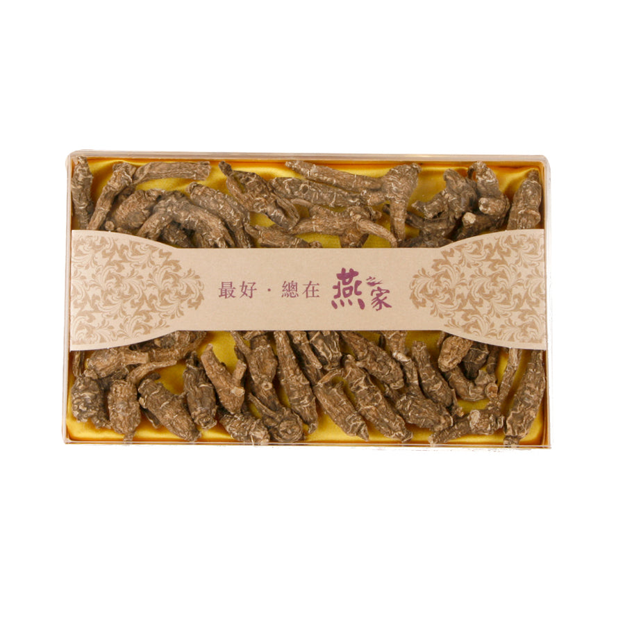 美國野生花旗參禮盒： 花旗參乃五加科植物 – 西洋參的乾燥根，凡於秋天採挖、洗淨、曬乾，主要產自美國及加拿大。野生花旗參根蒂較細小，橫紋色黑而細密，體質輕盈，氣香味沉。表皮呈淡黃色，人參皂苷含量最高。